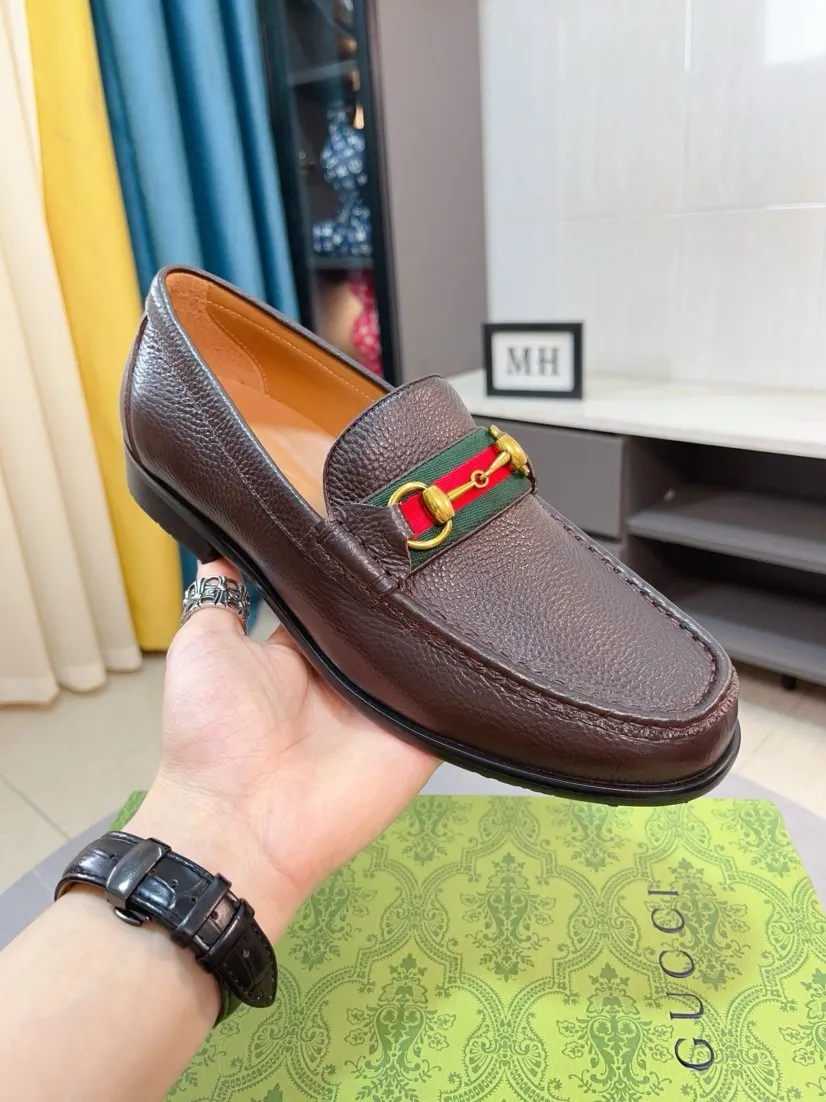 Men's shoes 💰500🌹🌹Niuli [GUCCI Gucci] A new style of formal men's leather shoes is coming~ The original quality upper is made of patent leather imported from Italy, the leather is soft and delicate, comfortable and soft first-layer cowhide lining, rubber wear-resistant outsole, the shoe shape is dignified and domineering, and the luxury charm cannot be concealed! The natural and free nouveau riche leads the trend. Code number: 38-44